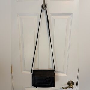 NWOT Buxton Crossbody bag. Multiple pockets/compartments. Very functional.